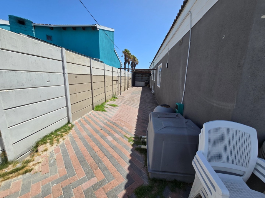 4 Bedroom Property for Sale in Wavecrest Western Cape